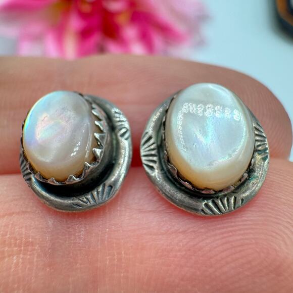 Mother Of Pearl MOP Oval Cabochon Silver Bezel Stud Earrings Southwestern Tribal - Picture 3 of 16